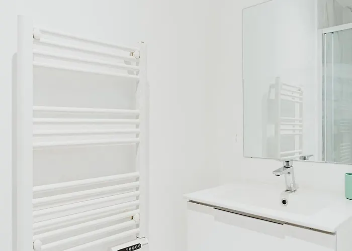 - Le Quai 06 Apartment *